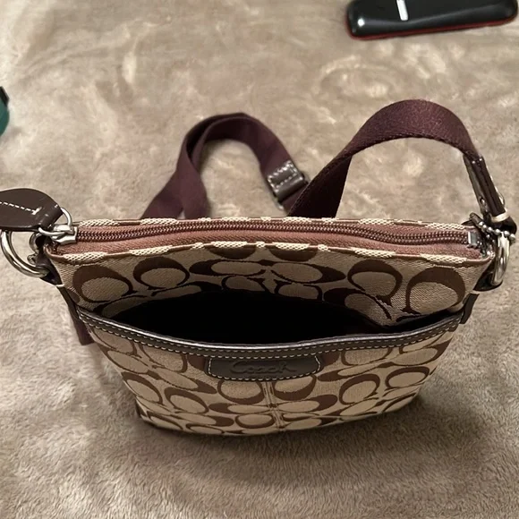 Like new COACH Cross Body Bag. Used once, no tears or stains. - Picture 5 of 11